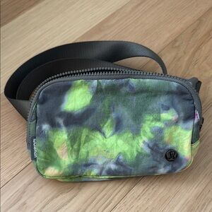 lululemon everywhere belt bag, hyper dye / tie dye